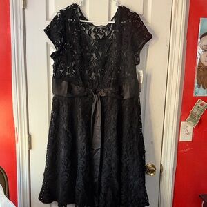 R & M Richards Elegant Black Lace  Party Dress Woman's sz 16w Nwt